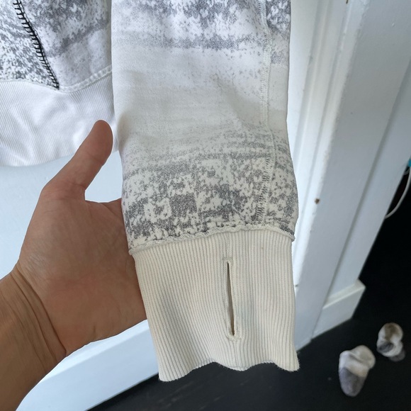 Rare Special Edition Lululemon Scuba Ivory Snowflake Size 6 - Picture 6 of 11